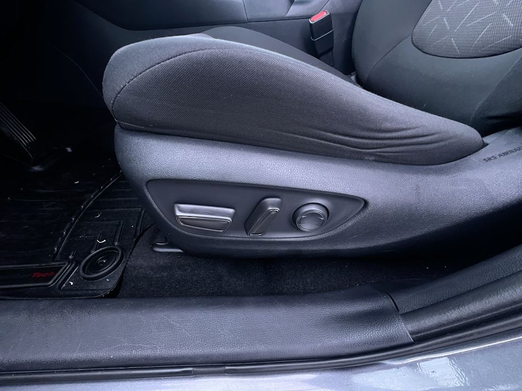 2019 Toyota RAV4 XLE 19