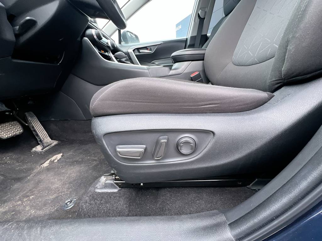 Thumbnail: 2023 Toyota RAV4 - 20