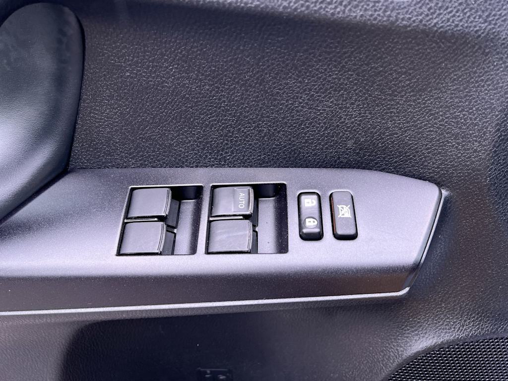 Thumbnail: 2018 Toyota RAV4 - 21