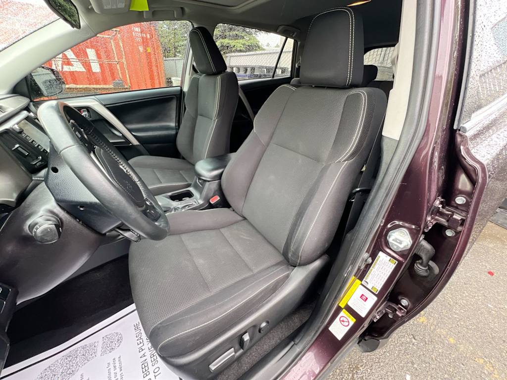 Thumbnail: 2018 Toyota RAV4 - 8