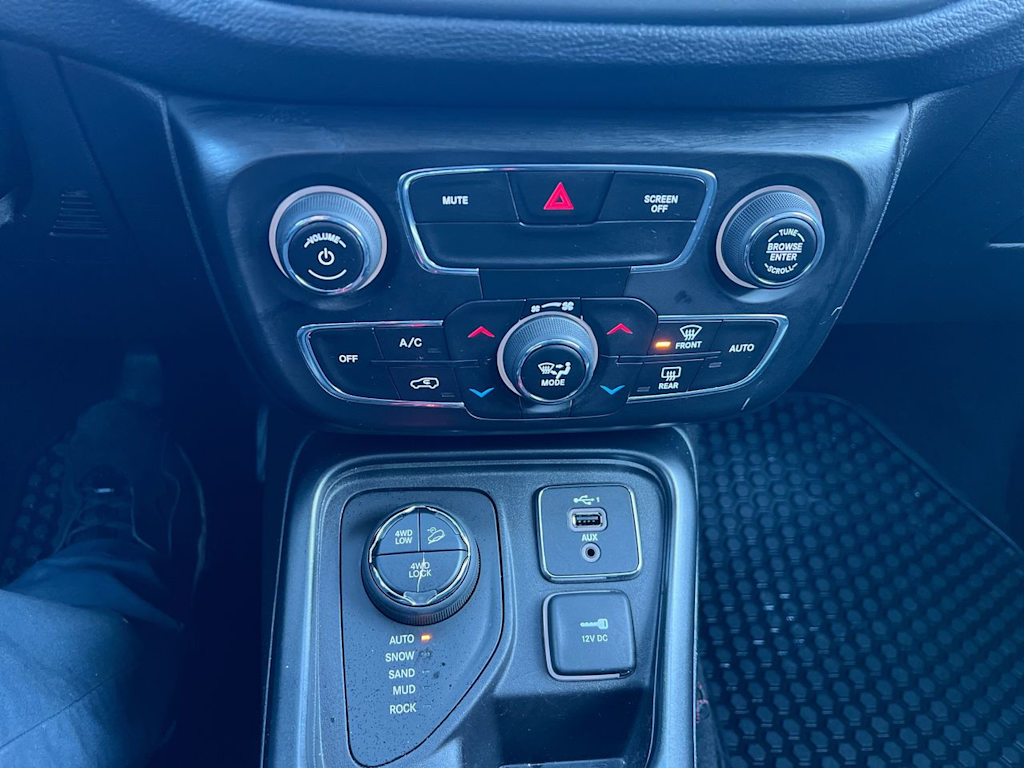 Thumbnail: 2020 Jeep Compass - 24