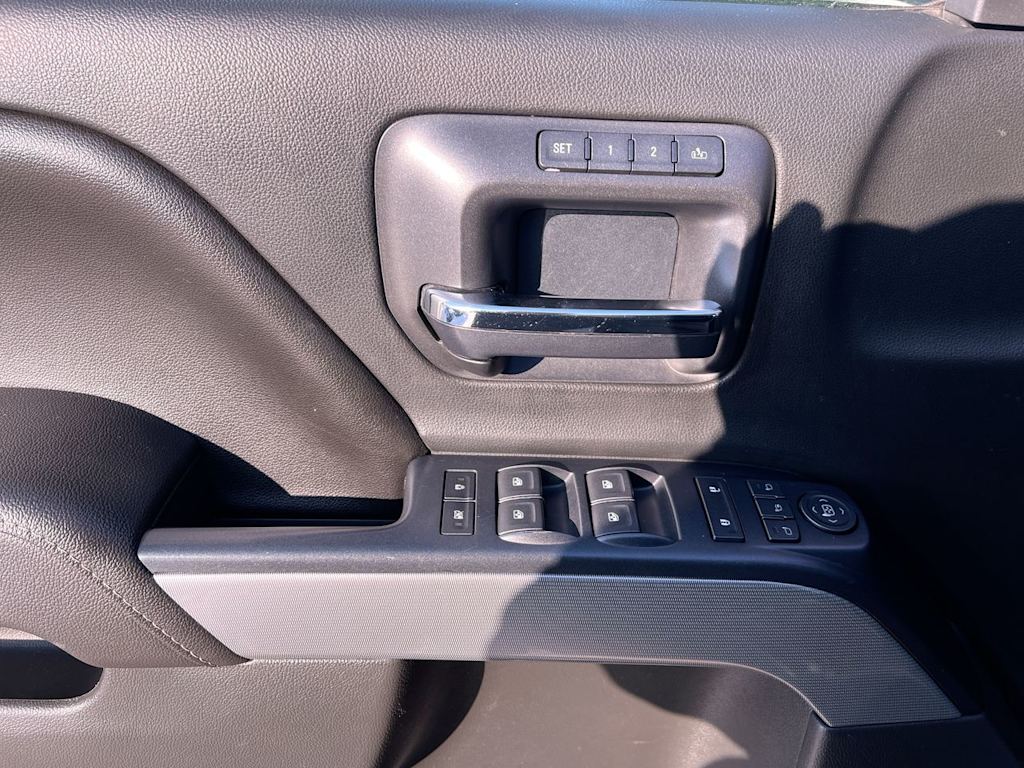 Thumbnail: 2017 Chevrolet Silverado 1500 - 19