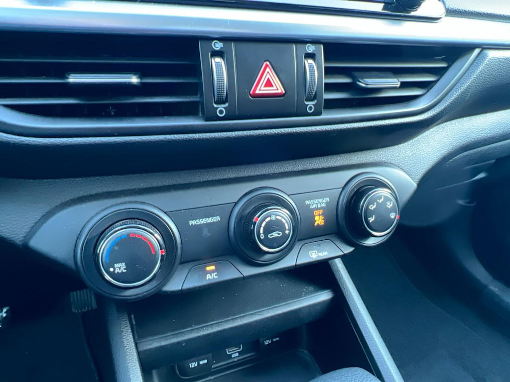 Thumbnail: 2022 Kia Forte - 25