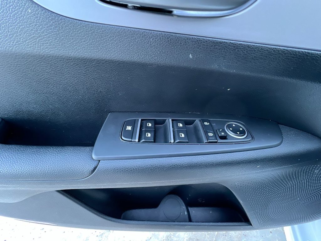 Thumbnail: 2022 Kia Forte - 22