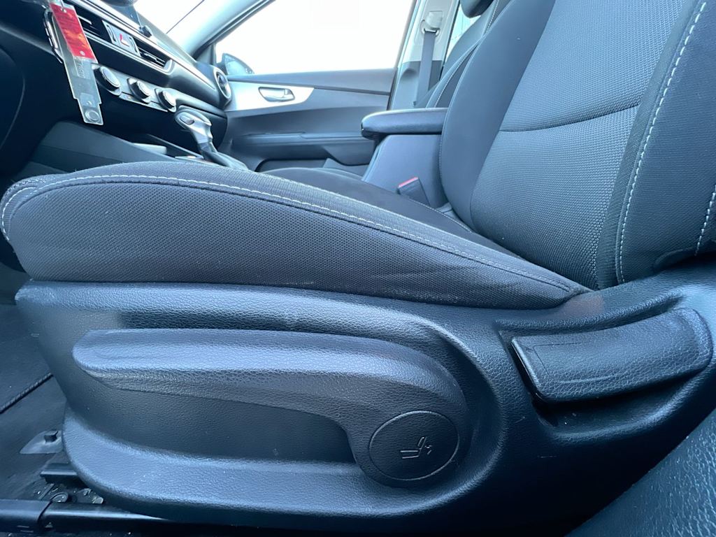 Thumbnail: 2022 Kia Forte - 21