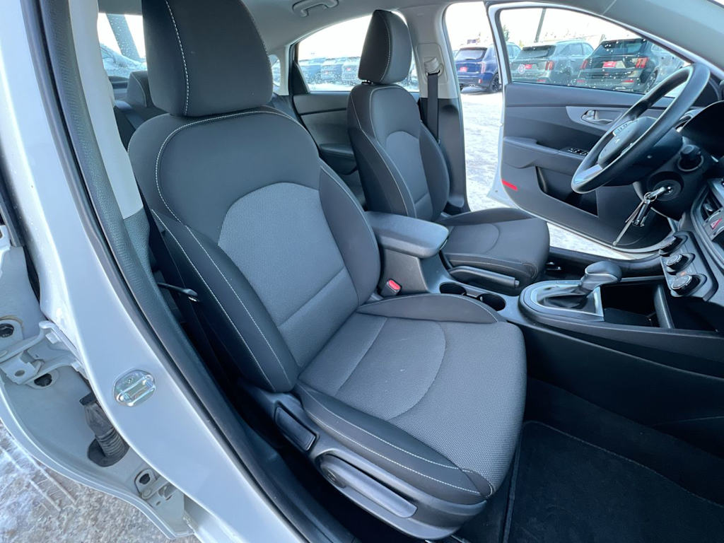 Thumbnail: 2022 Kia Forte - 8