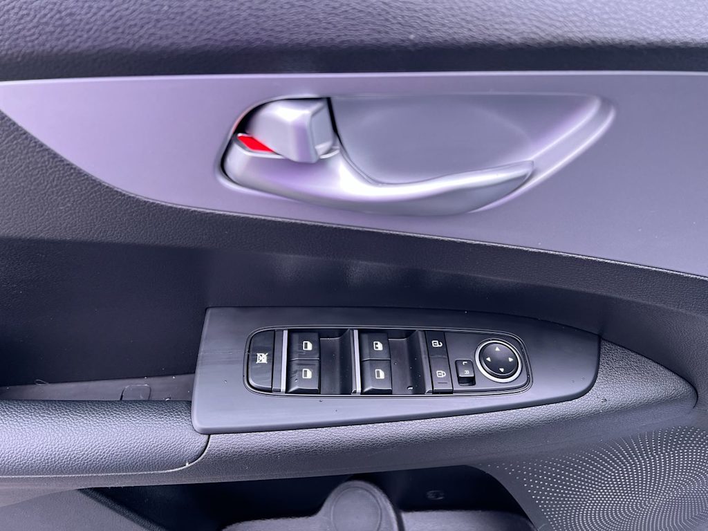Thumbnail: 2023 Kia Forte - 19