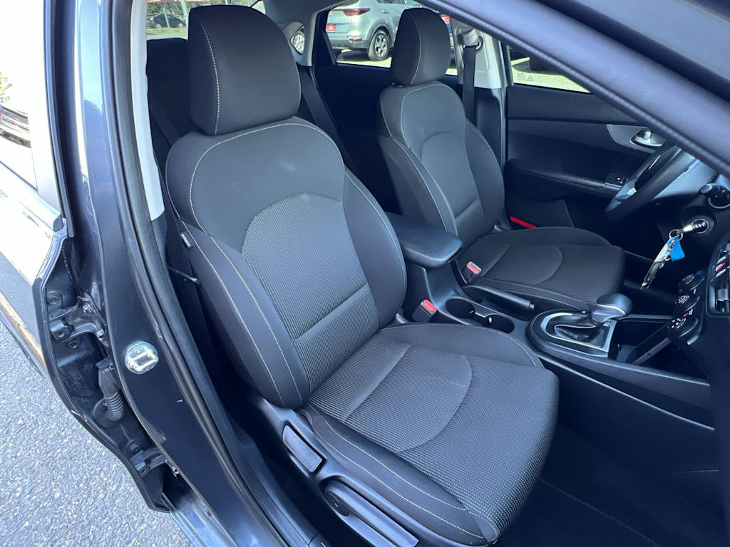 Thumbnail: 2021 Kia Forte - 8