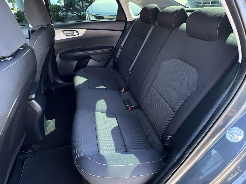 Thumbnail: 2021 Kia Forte - 25