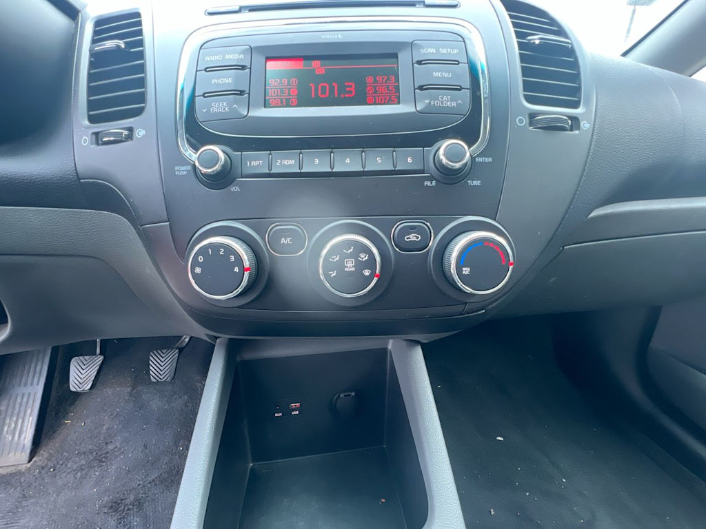 Thumbnail: 2018 Kia Forte - 22