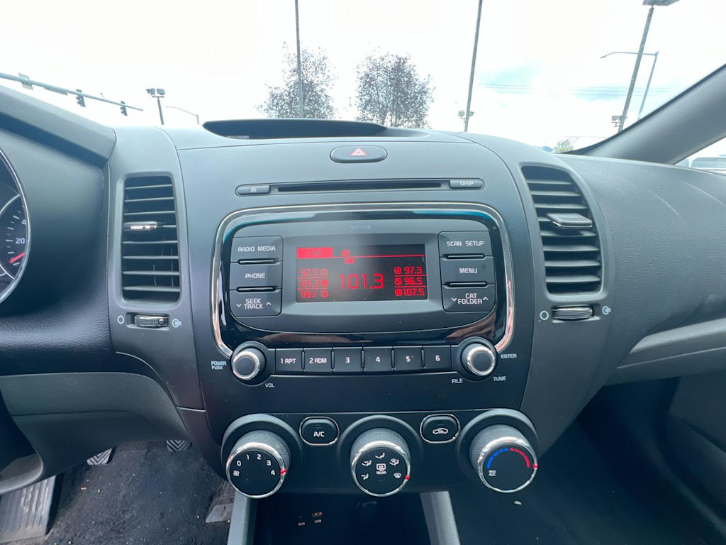 Thumbnail: 2018 Kia Forte - 10