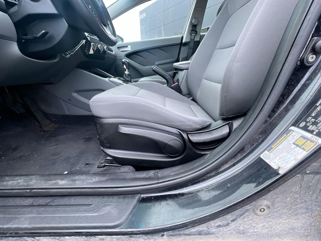 Thumbnail: 2018 Kia Forte - 18