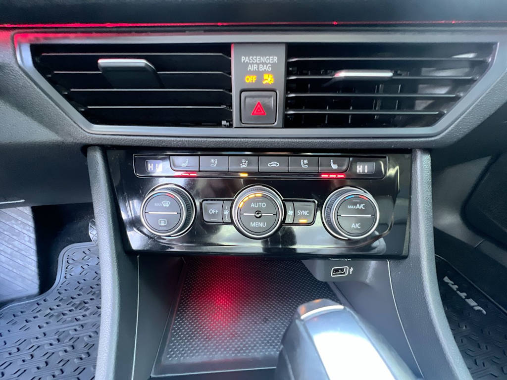 Thumbnail: 2019 Volkswagen Jetta - 25