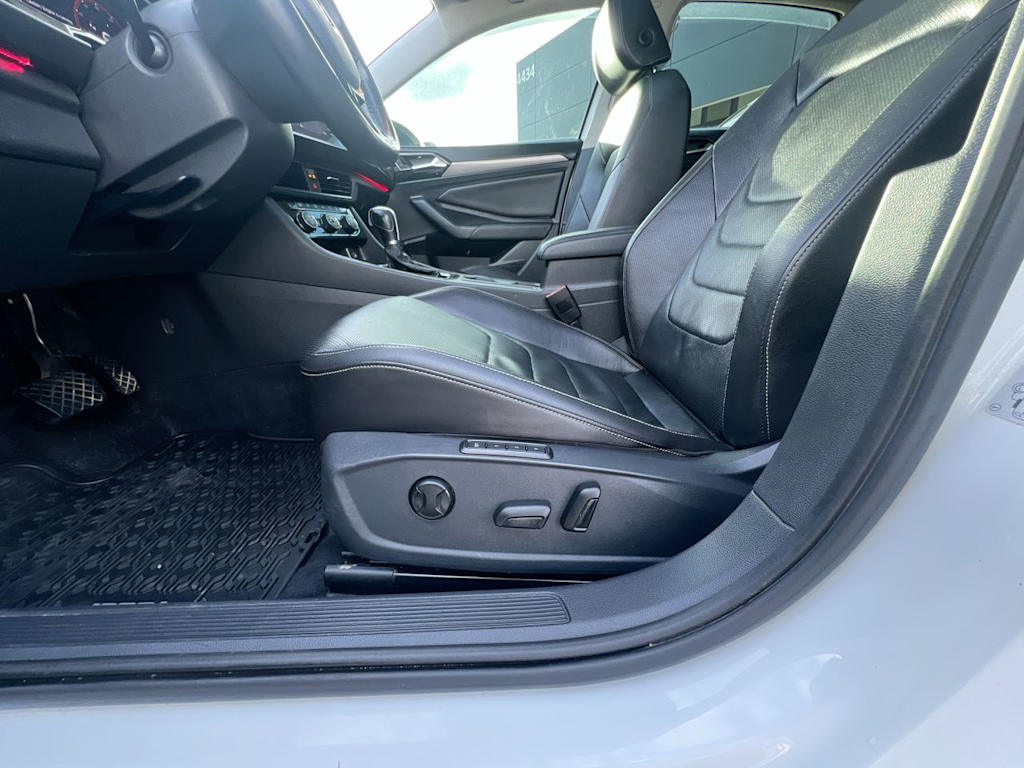 Thumbnail: 2019 Volkswagen Jetta - 21