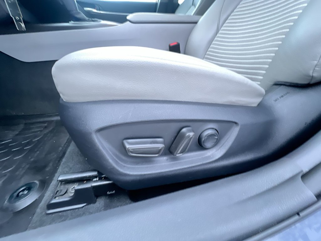 Thumbnail: 2023 Toyota Camry - 19