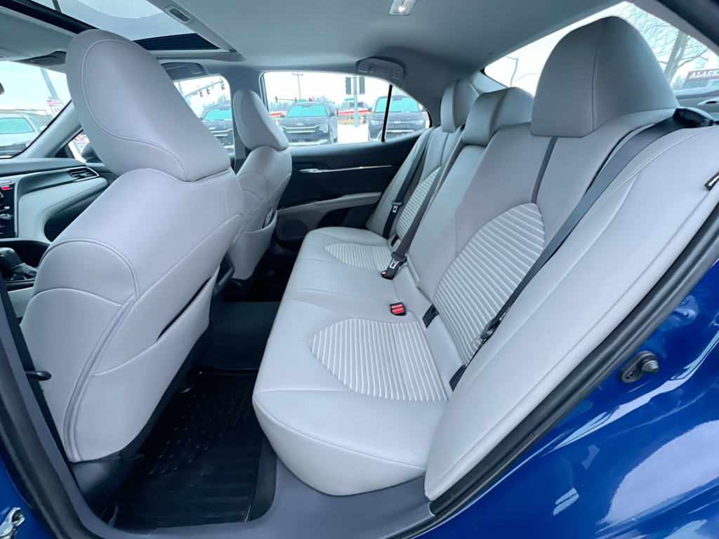 Thumbnail: 2023 Toyota Camry - 10