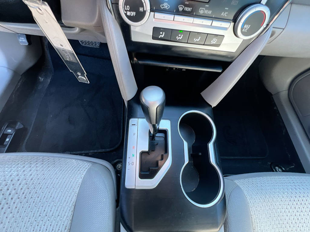 2012 Toyota Camry LE 11