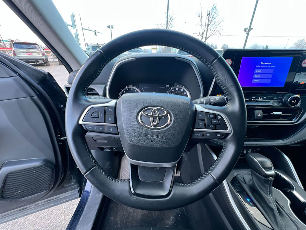 Thumbnail: 2023 Toyota Highlander - 2