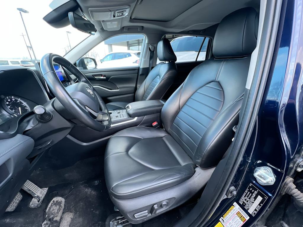Thumbnail: 2023 Toyota Highlander - 8