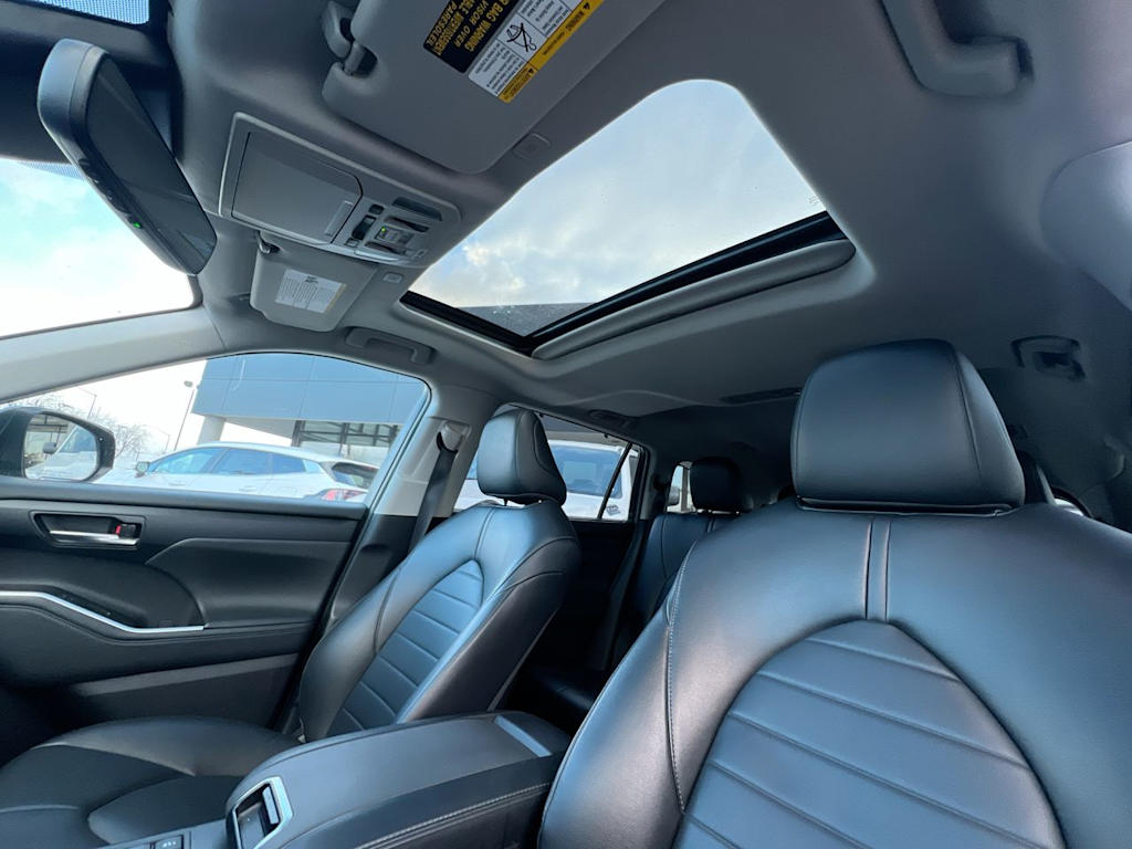 Thumbnail: 2023 Toyota Highlander - 25