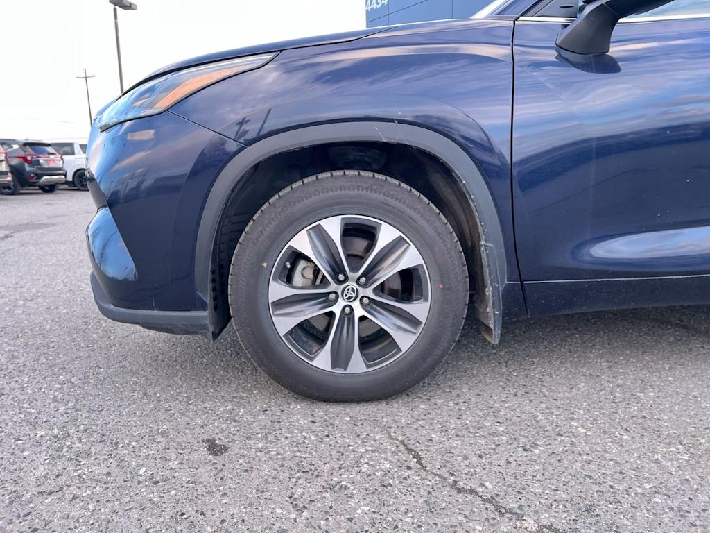 Thumbnail: 2023 Toyota Highlander - 7