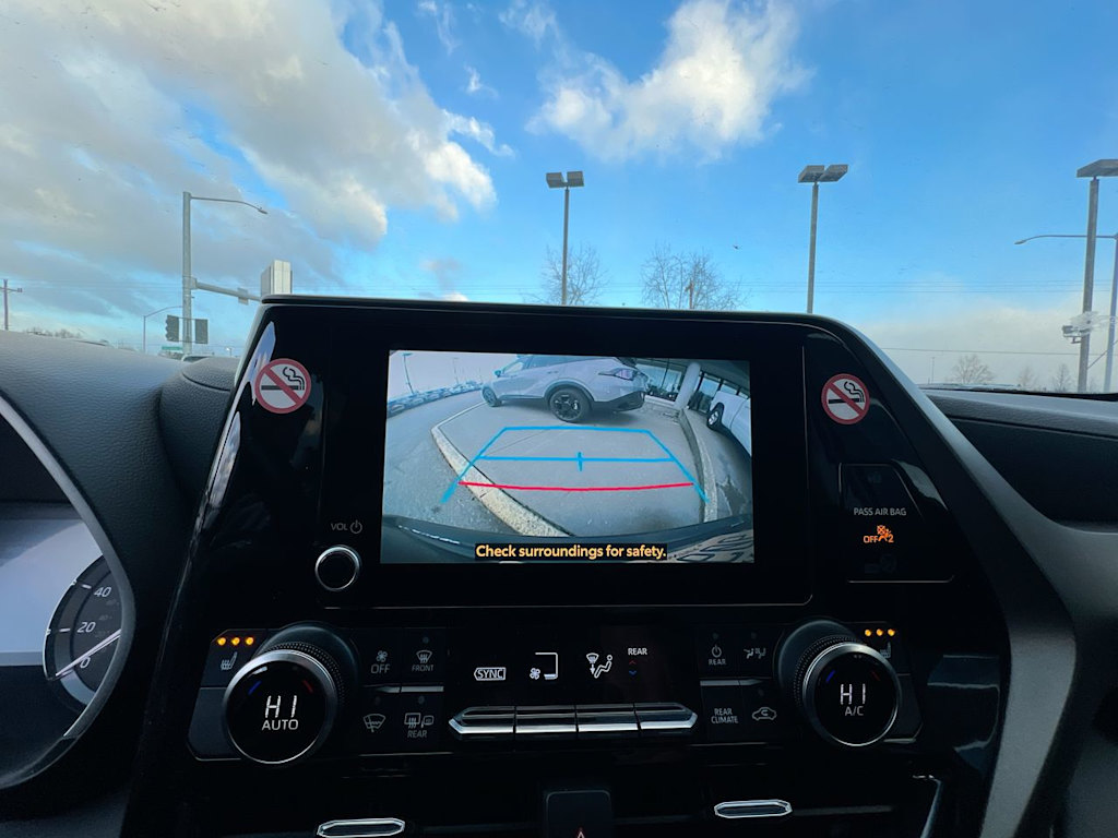 Thumbnail: 2023 Toyota Highlander - 21