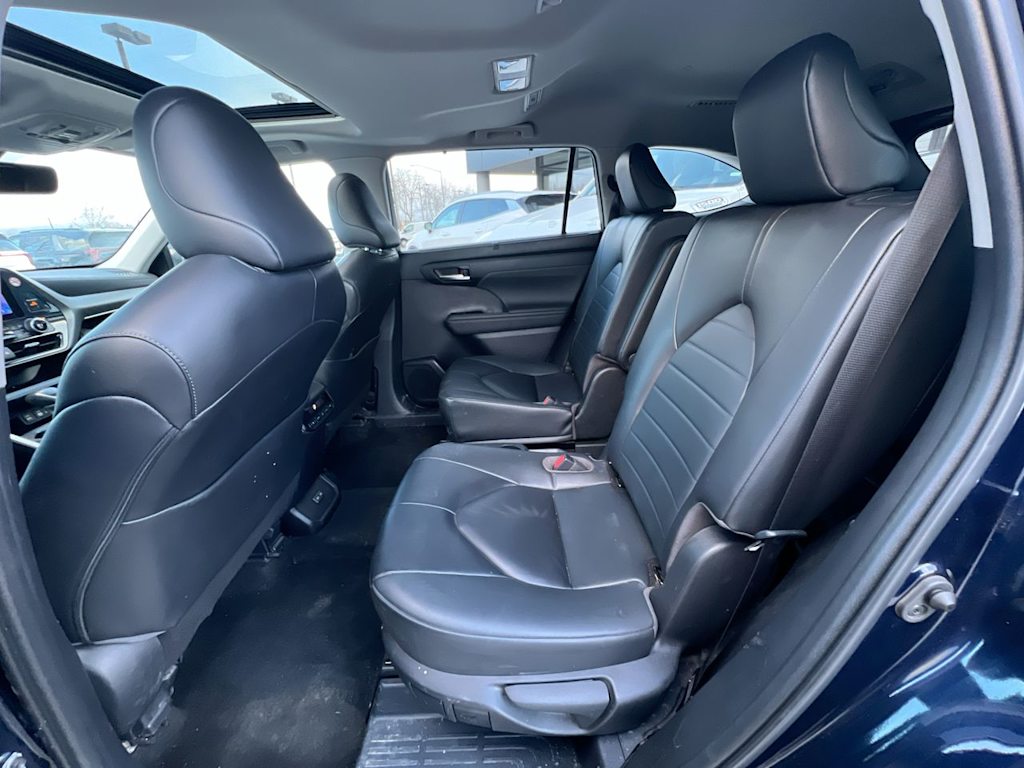 Thumbnail: 2023 Toyota Highlander - 10