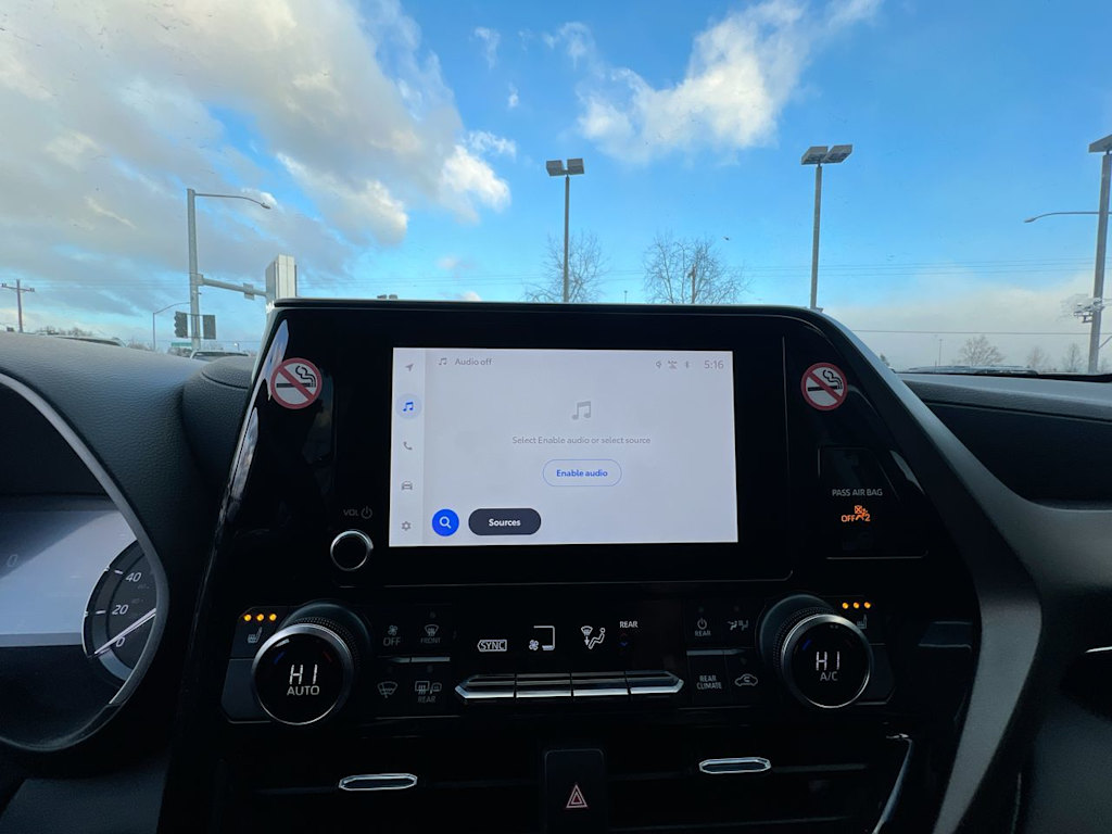 Thumbnail: 2023 Toyota Highlander - 11