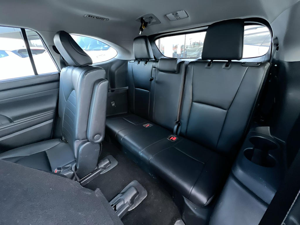 Thumbnail: 2023 Toyota Highlander - 26