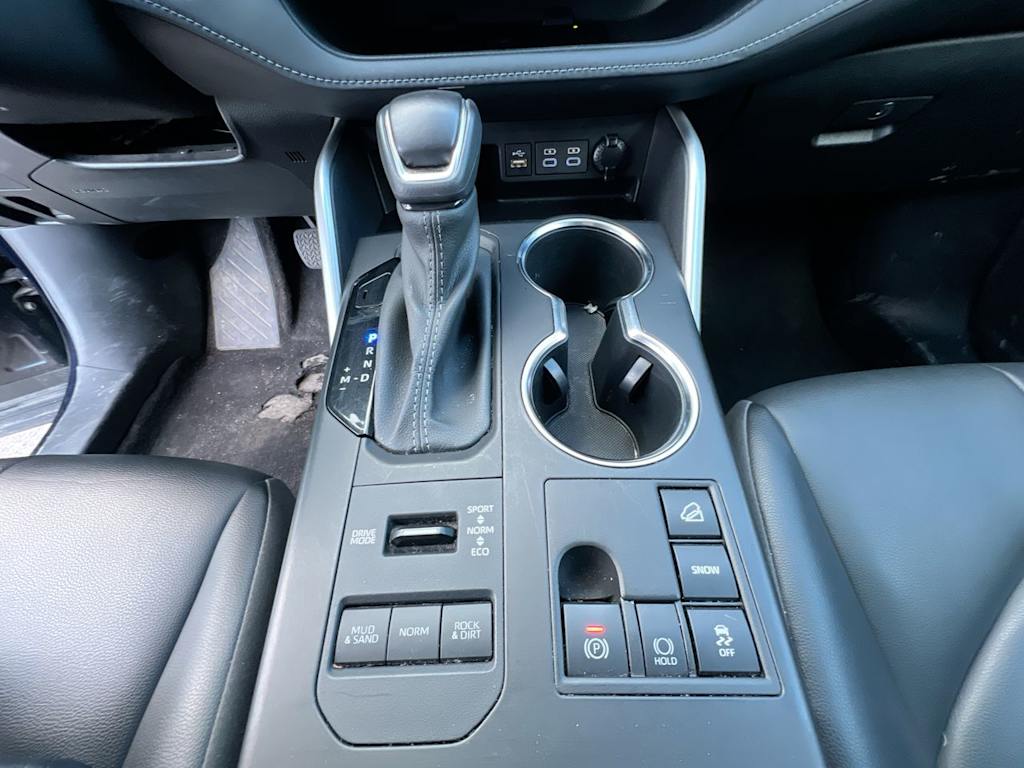 Thumbnail: 2023 Toyota Highlander - 12