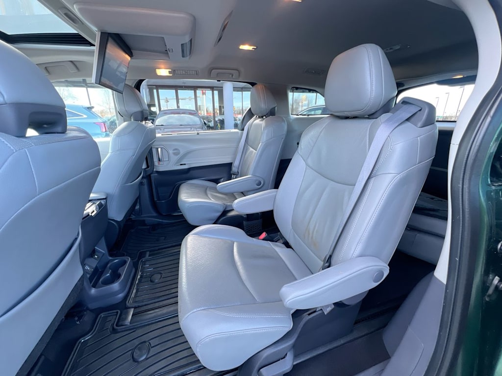 2022 Toyota Sienna Limited 11