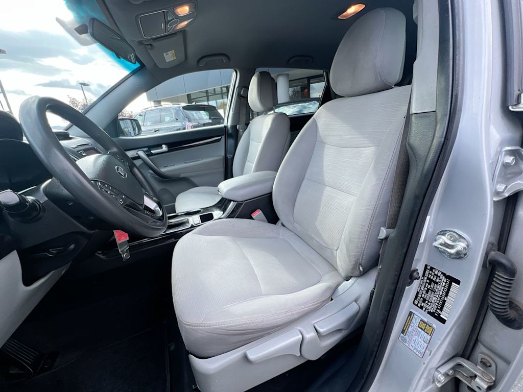 Thumbnail: 2015 Kia Sorento - 8