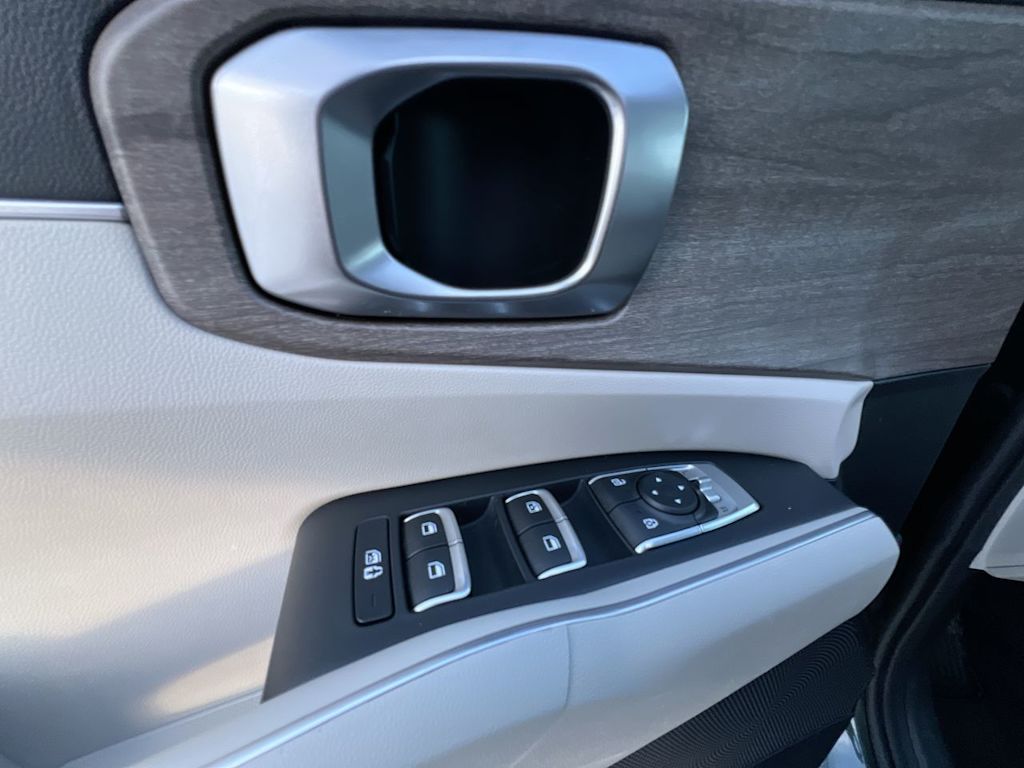 Thumbnail: 2023 Kia Sorento - 20