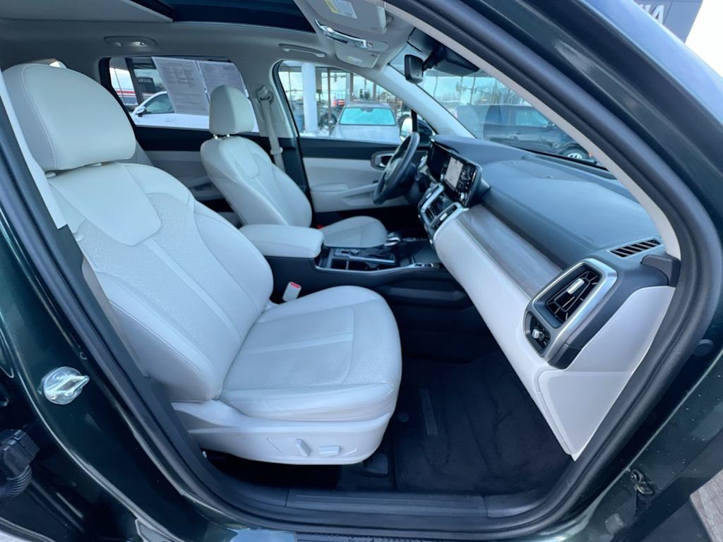Thumbnail: 2023 Kia Sorento - 9
