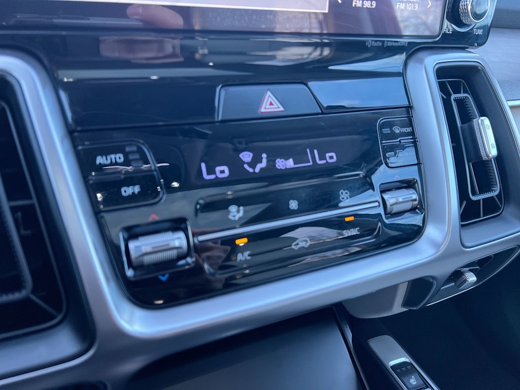 Thumbnail: 2023 Kia Sorento - 23