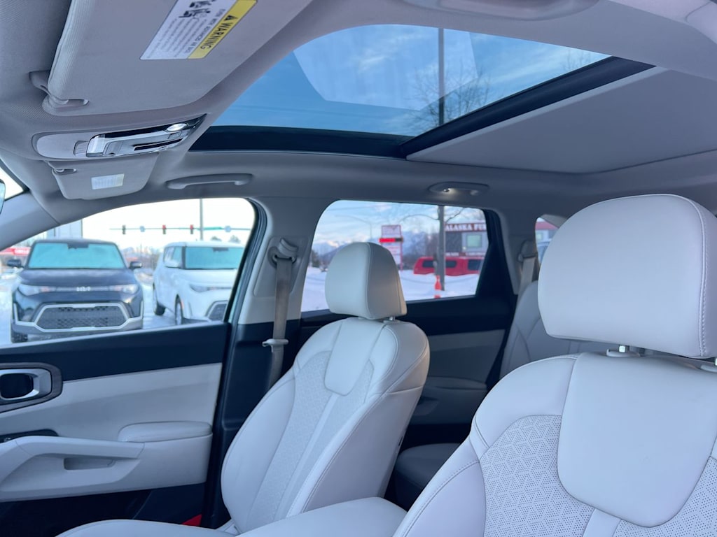 Thumbnail: 2023 Kia Sorento - 25