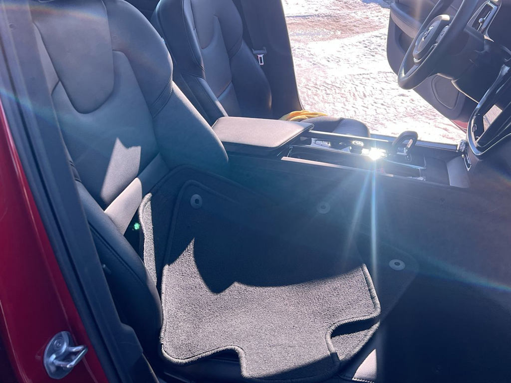 Thumbnail: 2023 Volvo S60 - 28