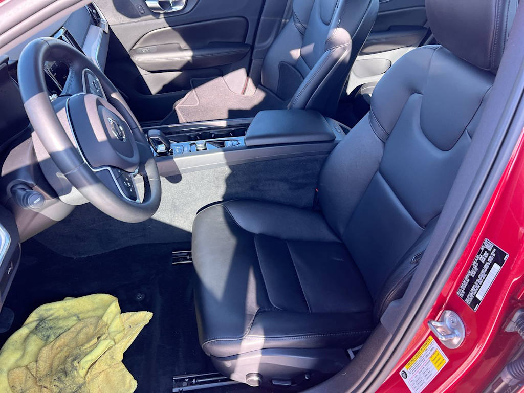 Thumbnail: 2023 Volvo S60 - 9