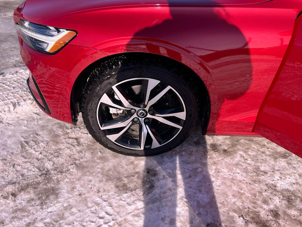 Thumbnail: 2023 Volvo S60 - 8