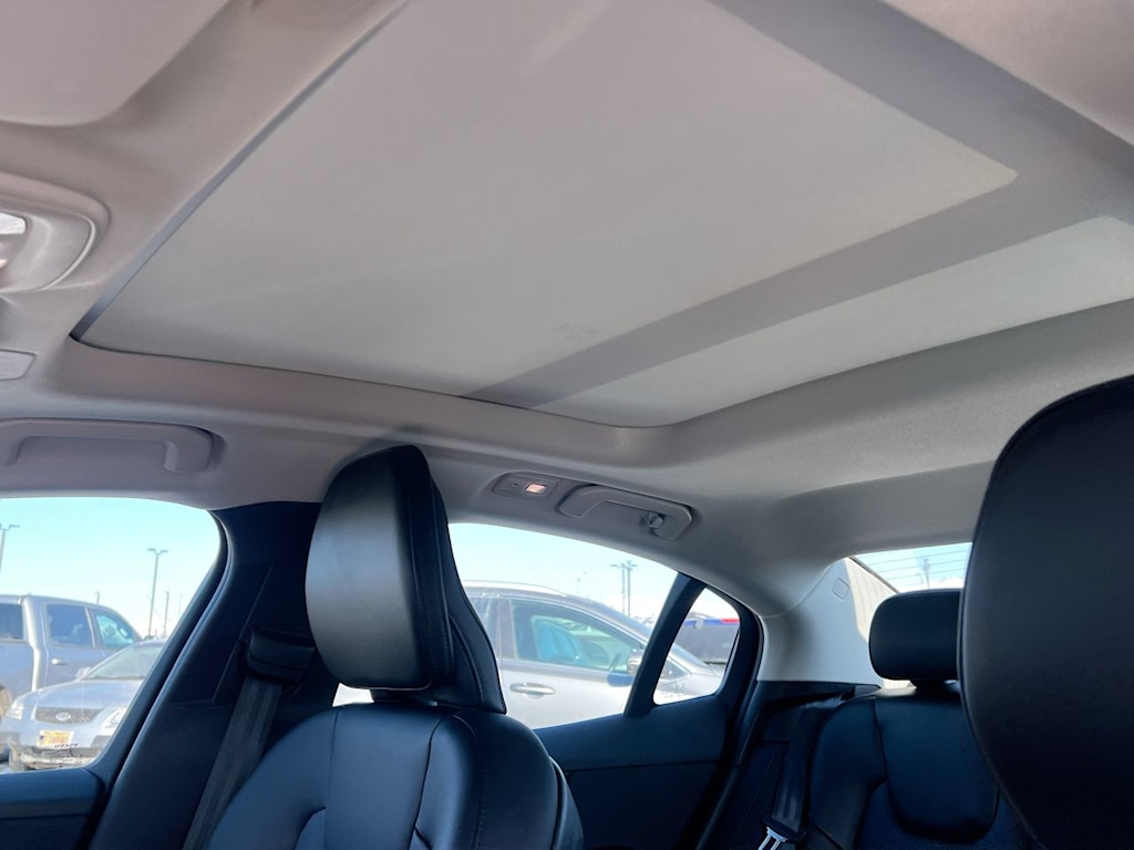 Thumbnail: 2023 Volvo S60 - 23
