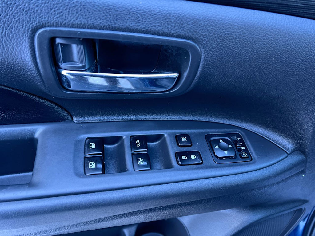 Thumbnail: 2016 Mitsubishi Outlander - 20