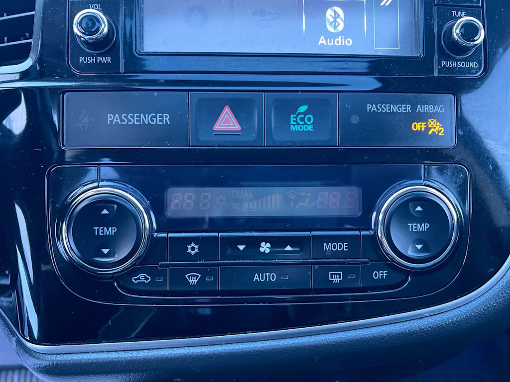 Thumbnail: 2016 Mitsubishi Outlander - 23