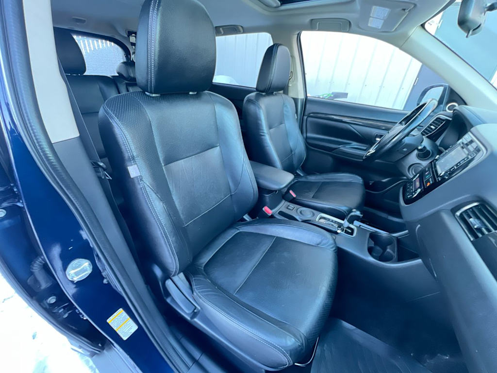 Thumbnail: 2016 Mitsubishi Outlander - 9