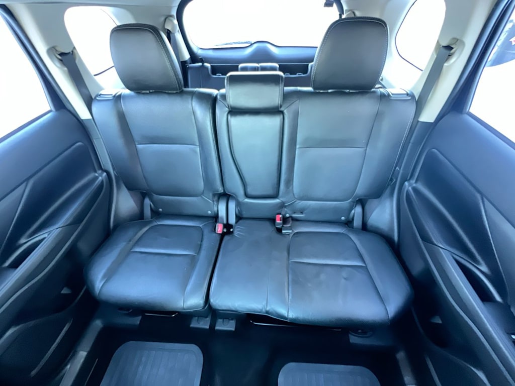 Thumbnail: 2016 Mitsubishi Outlander - 10