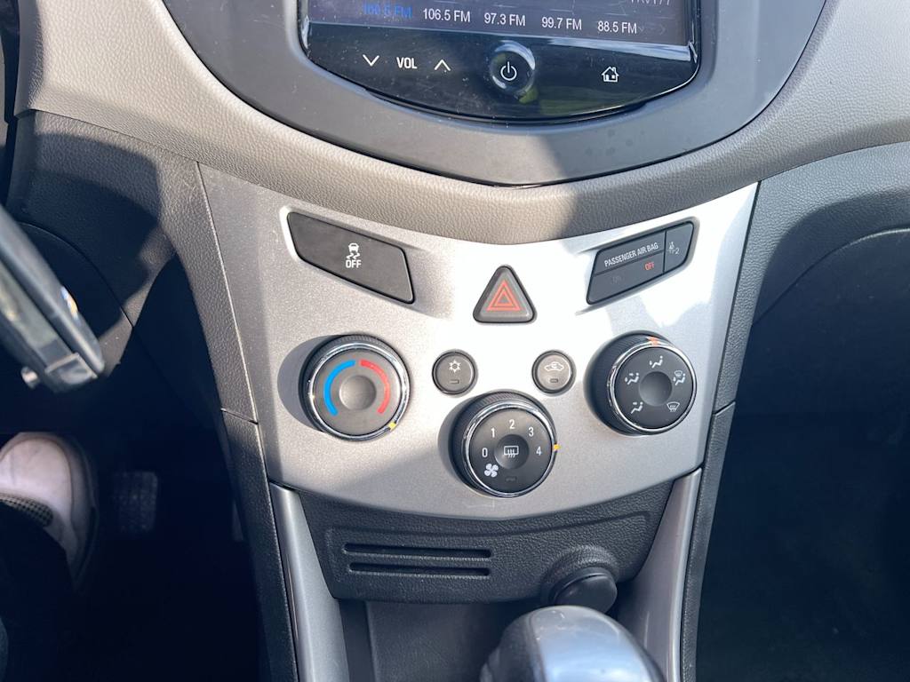 Thumbnail: 2015 Chevrolet Trax - 23