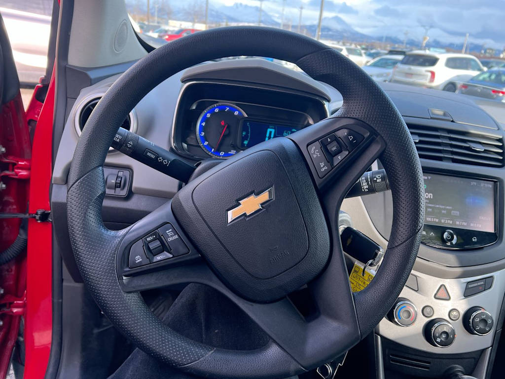 Thumbnail: 2015 Chevrolet Trax - 2