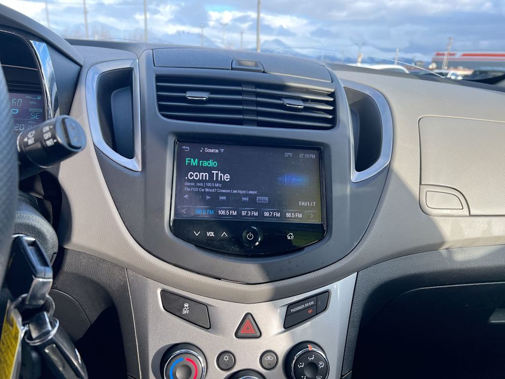 Thumbnail: 2015 Chevrolet Trax - 11