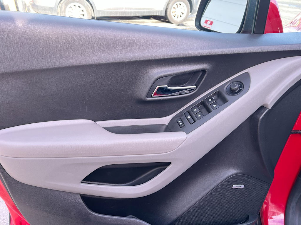 Thumbnail: 2015 Chevrolet Trax - 21