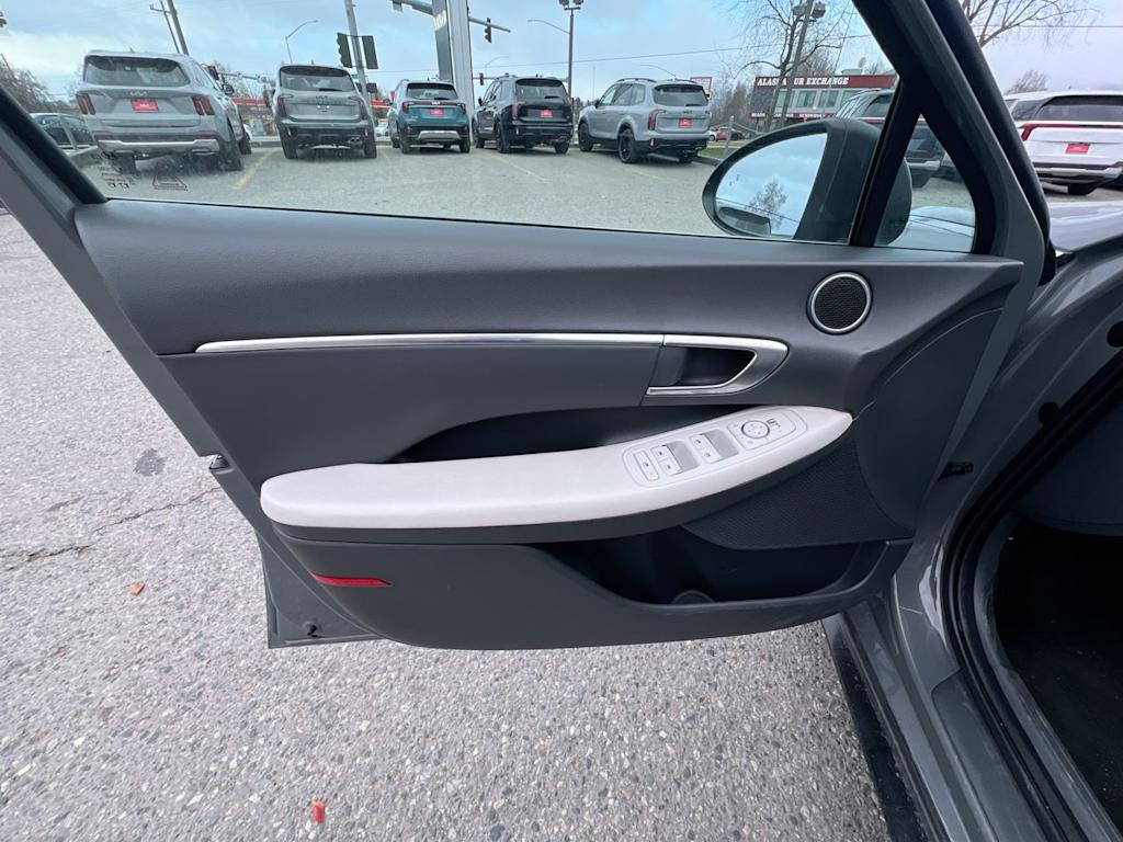 Thumbnail: 2023 Hyundai Sonata - 21