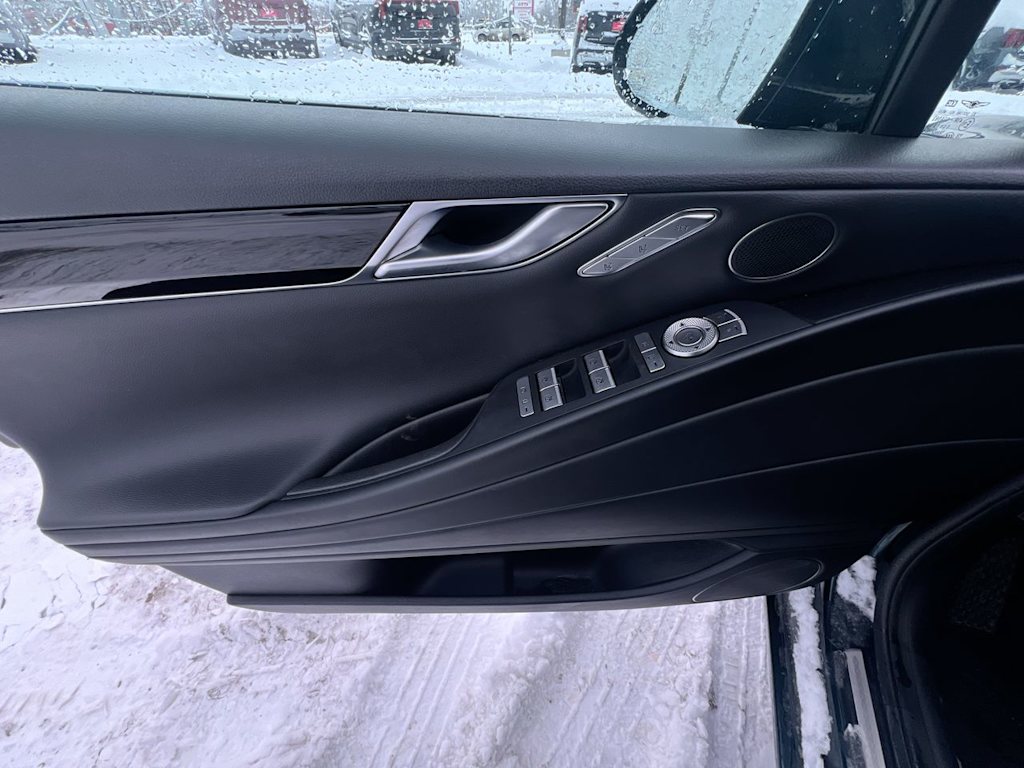 Thumbnail: 2023 Genesis G80 - 21